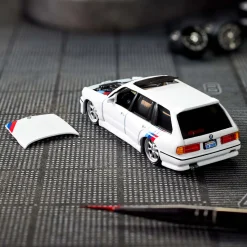 Hot Wheels Elite 64 1990 BMW 318i Touring