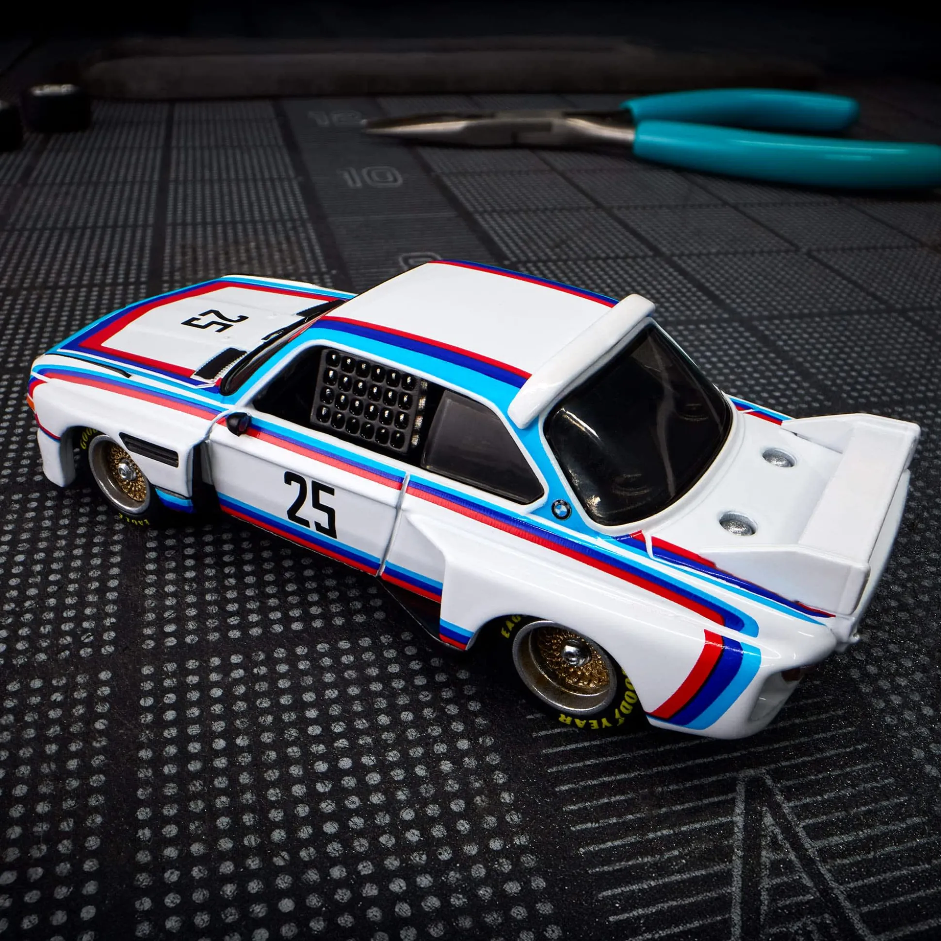 Hot Wheels Elite 64 1975 BMW 3.0 CSL Race