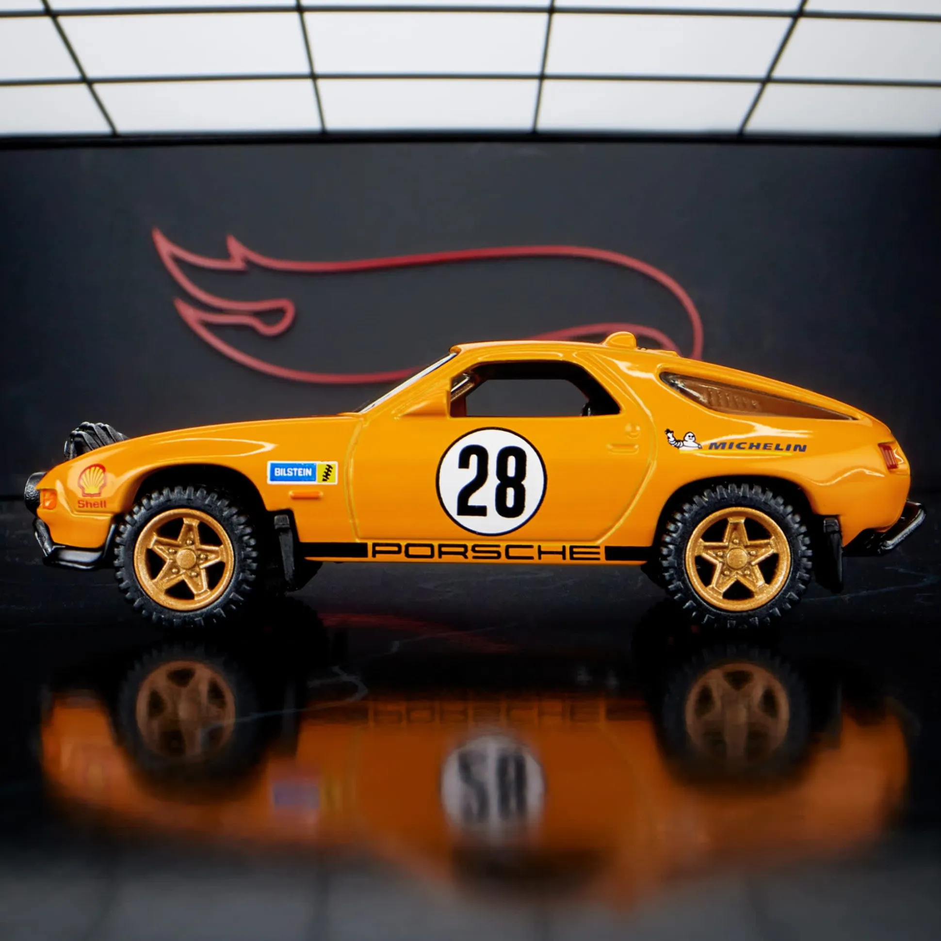 Hot Wheels Elite 64 Porsche 928 Safari
